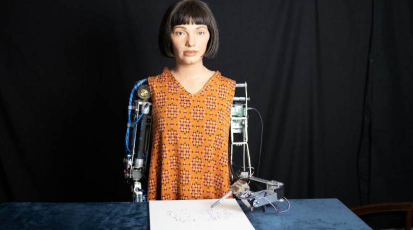 Dünyanın ilk robot ressamı Lordlar Kamarası'nda sorguya çekildi: "Hem tehdit hem de fırsat"