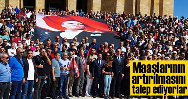 Öğretmenler Anıtkabir'e yürüdü!