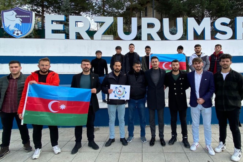 Erzurum'da yaşayan Azerbaycanlı Gençler 'Azerbaycan Zafer Bayramı'nı Kutladılar