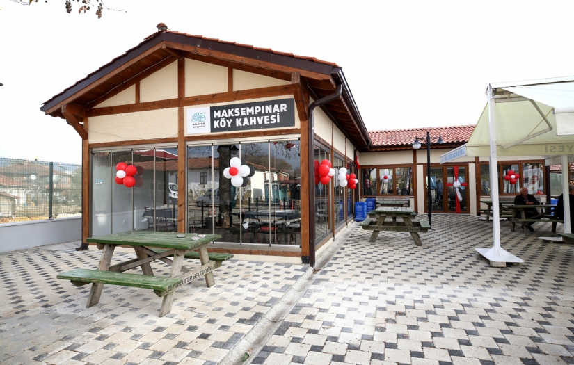 Meydan düzenlemesi ve köy kahvesi Maksempınar’a çok yakıştı