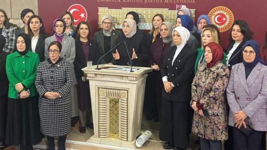 Başörtüsü düzenlemesini de içeren anayasa değişikliği teklifi Meclis'e sundu: Teklifte neler var?