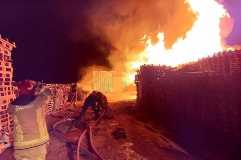 Bursa'da fabrikada çıkan yangın söndürüldü