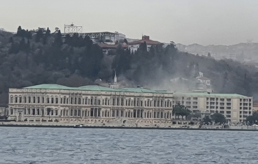 İstanbul Çırağan Sarayı'nın otel bölümünde yangın