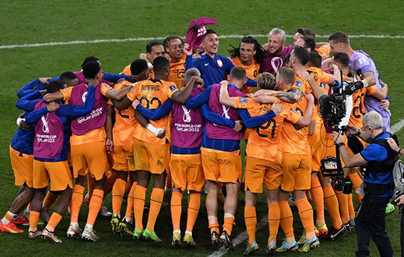 İlk çeyrek finalist Hollanda!