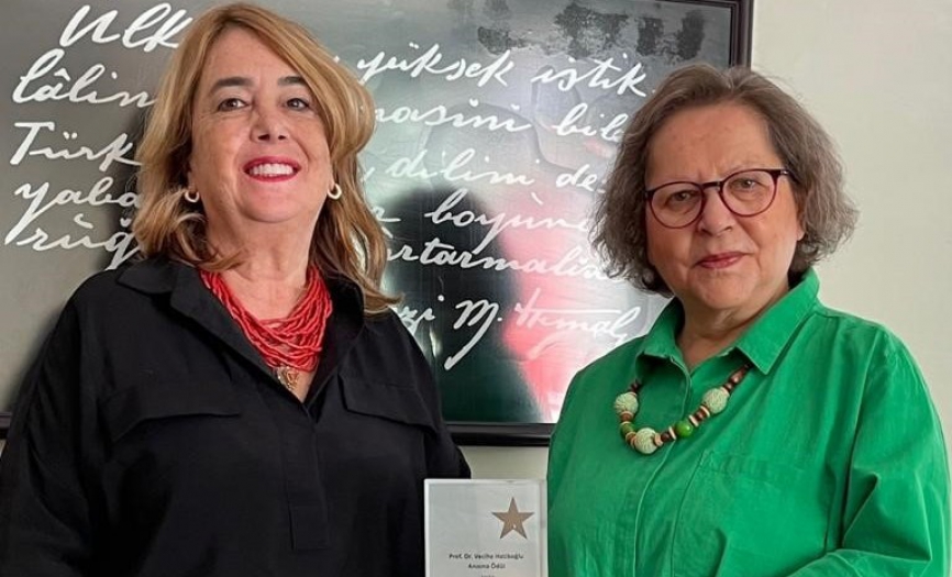“Yalan Dünyasının Yalancıları” Prof. Dr. Vecihe Hatiboğlu 2022 Yılı Ödülü’ne layık görüldü