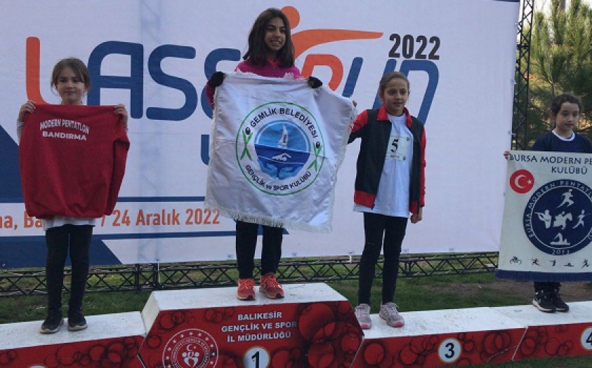 400 Sporcu arasında Gemlik'in sporcu gençleri farklarını ortaya koydu