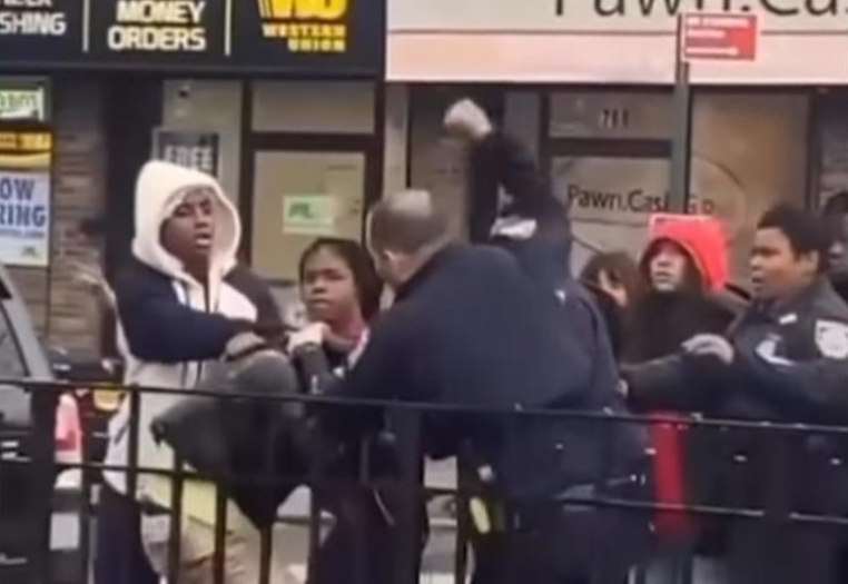 ABD'de polis, 14 yaşındaki siyah kız çocuğunu defalarca yumrukladı