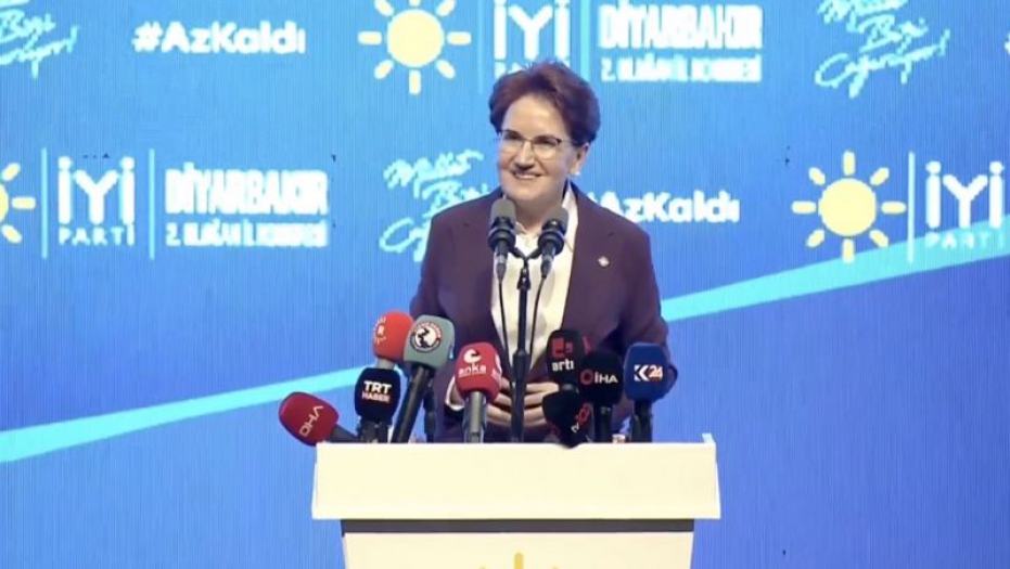 Akşener Diyarbakır'da konuştu: "Bugün ülkemizde Türk, Kürt, sağcı, solcu yok; AK Partili olanlar ve diğerleri var"
