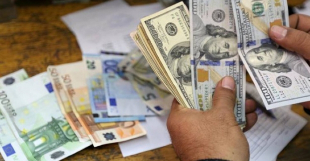 Euro 20,46 TL, Dolar 18,81 TL seviyesinden haftayı kapattılar