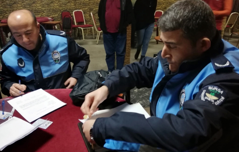 Osmangazi'de ruhsatsız faaliyet gösteren kahvehaneler mühürlendi