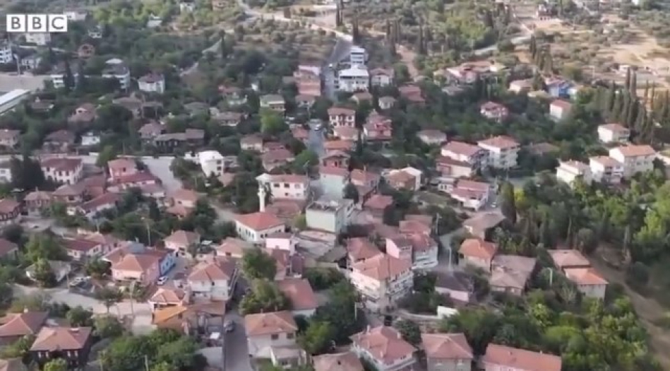 1999 depreminde fay hattında olmasına rağmen büyük depremde bir kişinin bile ölmediği tek ilçe