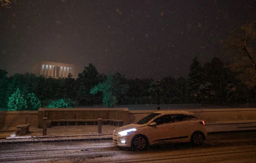 Başkent beyaza büründü