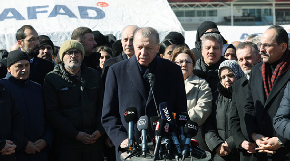 Cumhurbaşkanı Erdoğan, Kahramanmaraş’ta deprem bölgesinde incelemelerde bulundu