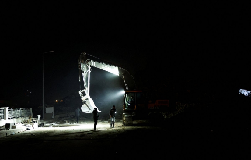 Deprem fırtınası: Ölü sayısı 6'ya çıktı