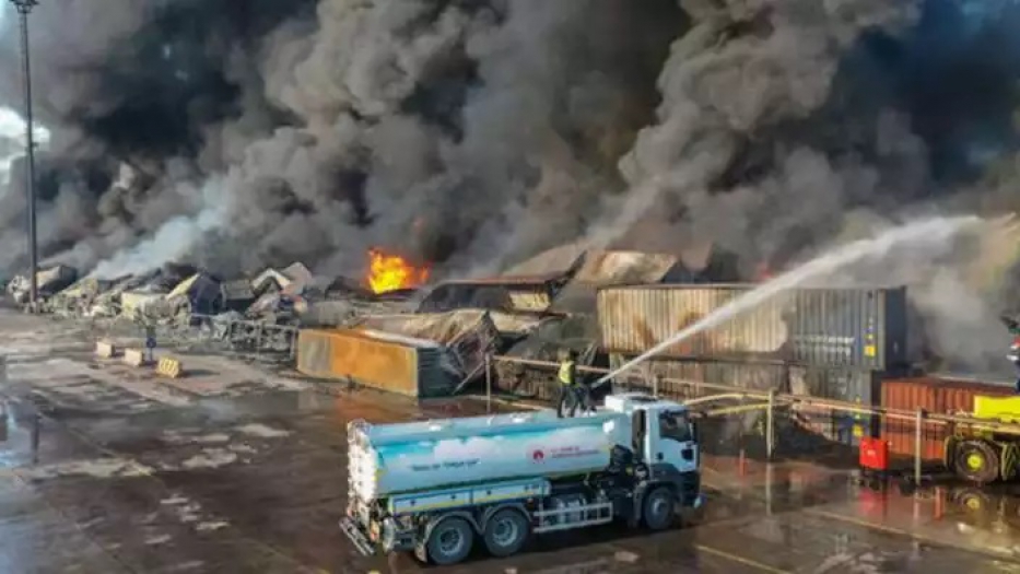 İskenderun'daki yangın kontrol altına alındı.... Uzun sürmesinin nedeni konteynerler