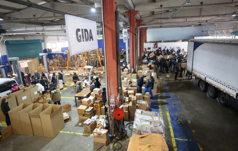 Nilüfer’den deprem bölgesine 150 TIR gitti