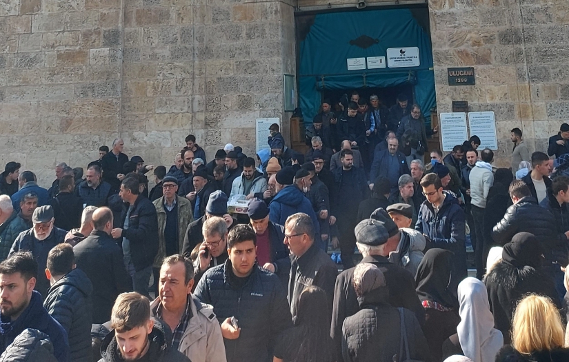 Onbinlerce Bursalı vatandaş Ulucami'ye akın ettiler