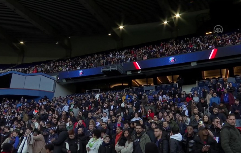 PSG'nin antrenmanını 30 bin taraftar izledi