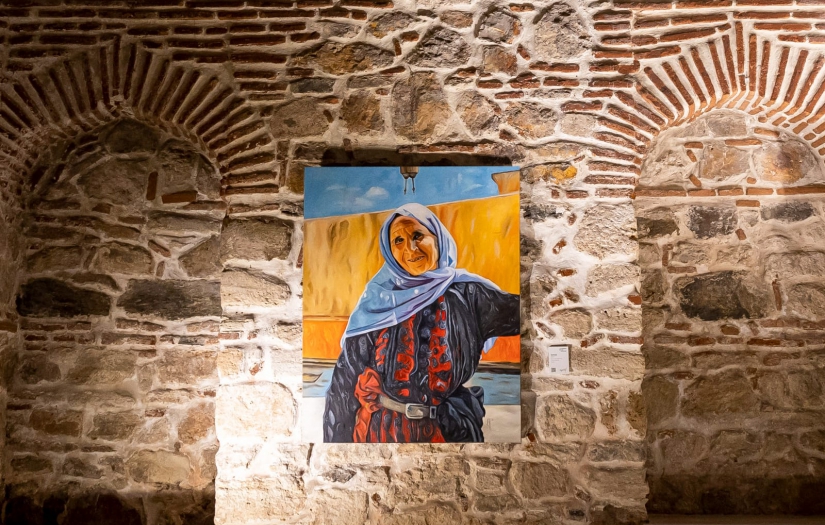 Ressam Ayşe Betil, Anadolu kadınını Avrupa’ya taşıyor