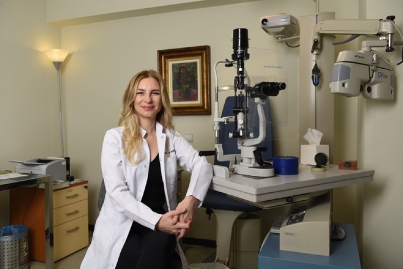 Uzun Süre Ekrana Bakmak Göz Hastalıklarını Artırıyor