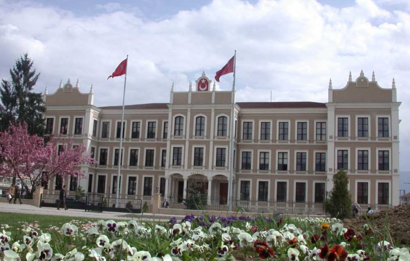 Bolu Valiliği: "Deprem nedeniyle il genelinde öğretime bir gün ara verildi"