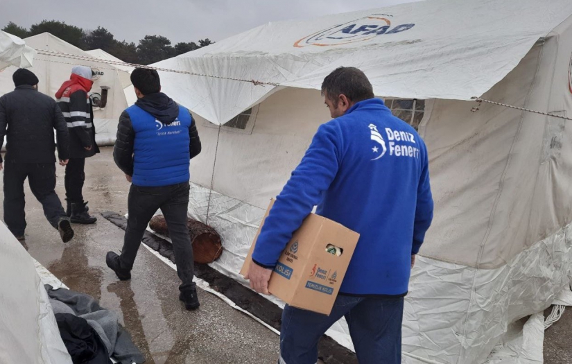 Deniz Feneri Derneği, “Bağışlayın Bereketlensin” sloganıyla depremzedelerin yanında