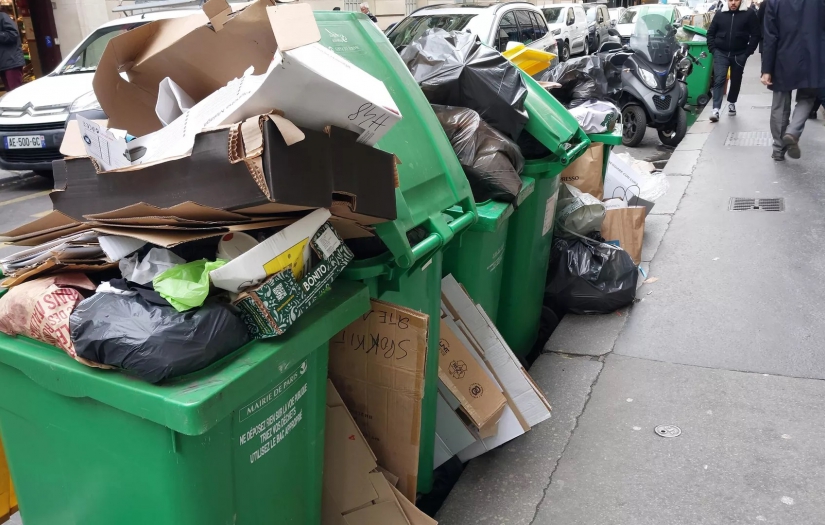 Paris dev bir açık hava çöplüğüne dönüştü