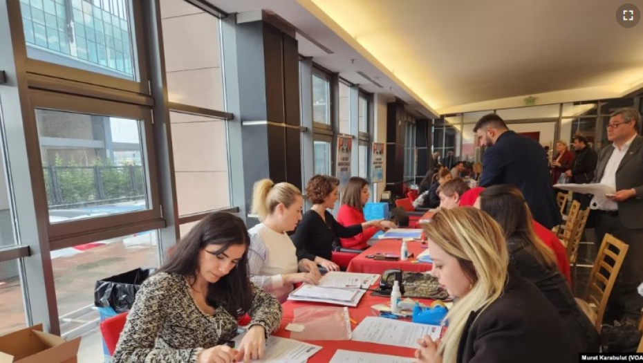 Siyasi Partilere Adaylık Başvuru Trafiği Yoğunlaştı