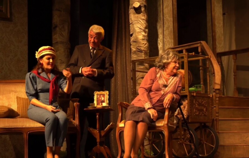 Nevra Serezli ve “Ağaçlar Ayakta Ölür” Türkiye turnesinde