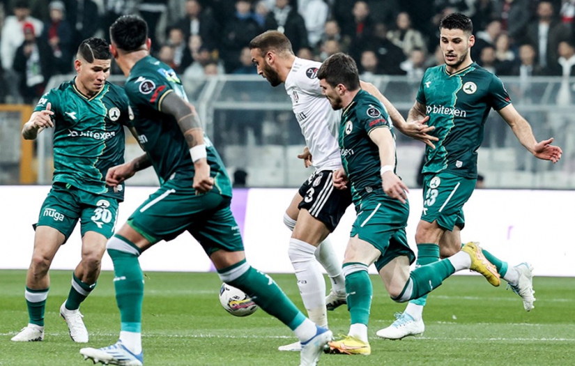 Süper Lig | Beşiktaş'ta Cenk Tosun Giresunspor maçına devam edemedi