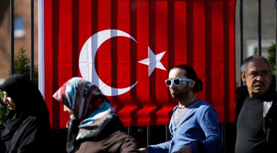 Almanya’da 3 yılda vatandaşlık almayı ve çifte vatandaşlığı kolaylaştıran yasa