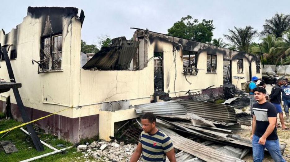 Cep telefonunun alınmasına kızan öğrenci yatakhaneyi kundakladı: 19 ölü