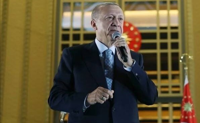 Erdoğan, balkon konuşmasında "Seçim çekişmelerini kenara bırakalım" dedi, Millet İttifakı'na "kiralık vekiller" sözleriyle yüklendi!