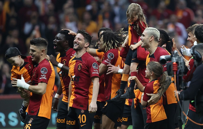 Galatasaray'da şampiyonluk kutlamasına "Fenerbahçe" ayarı
