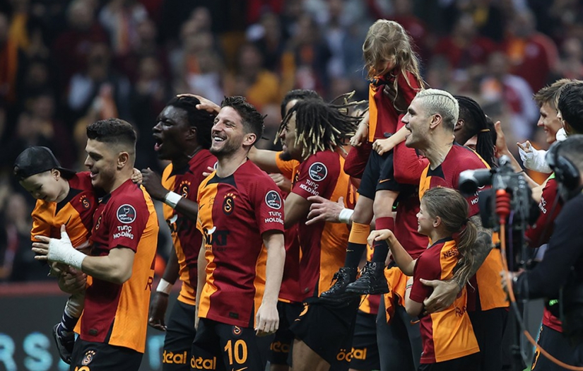 Galatasaray iki oyuncusu için kapıyı 50 milyon Euro'dan açtı