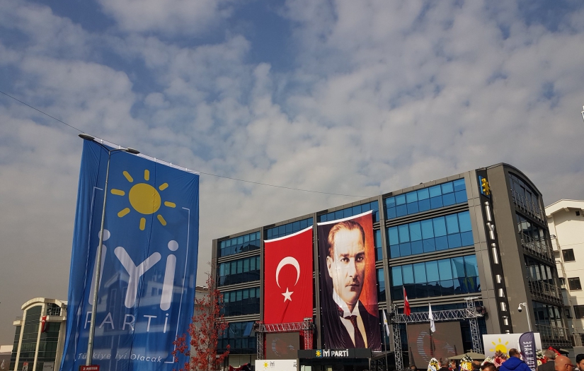 İYİ Parti'de üst düzey istifa