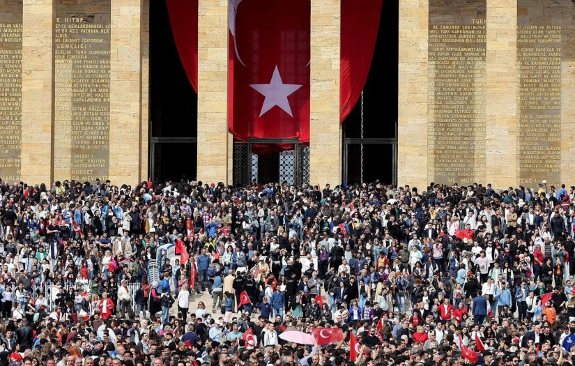 Seçimin ikinci turunda "Milliyetçiler" en önemli gündem konusu oldu