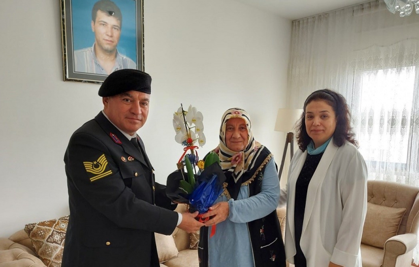 Tüm Annelerimizin "Anneler Günü" Kutlu Olsun