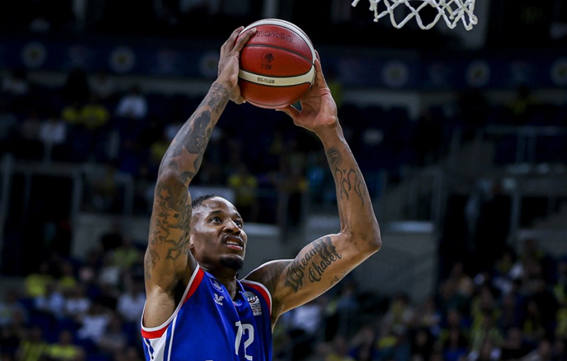 Anadolu Efes, Fenerbahçe Beko karşısında seriyi eşitledi