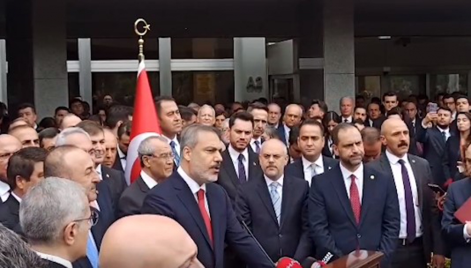 Bakanlıklarda devir teslim törenleri sürüyor