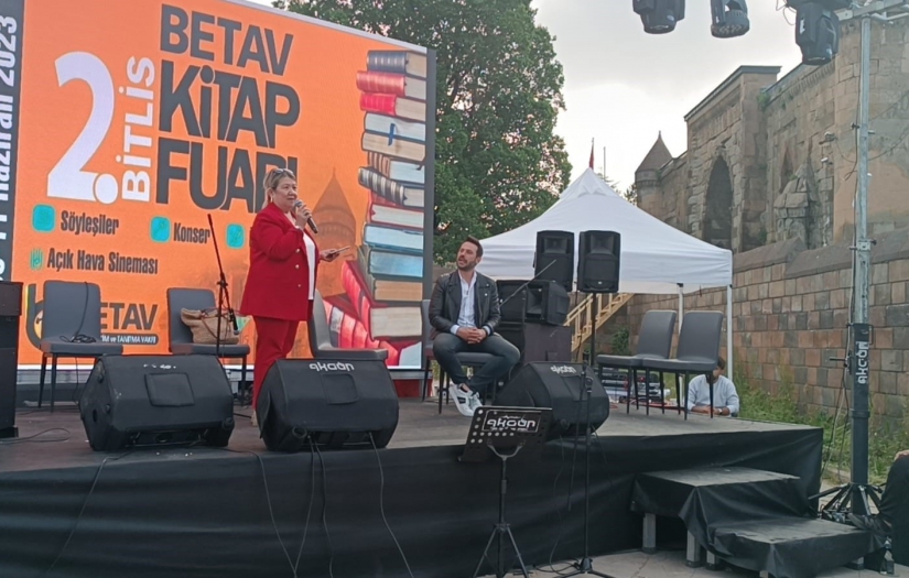 Kızılcık Şerbeti'nin yıldız oyuncusu Murat Tavlı, Bitlis 2. Kitap Fuarı'nda yetimhane anısını anlattı