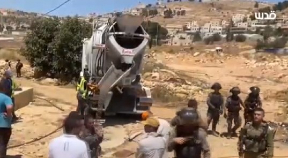 İsrail’den ‘aç bırakma’ taktiği:  Su kaynaklarına ve tarlalara beton döktüler