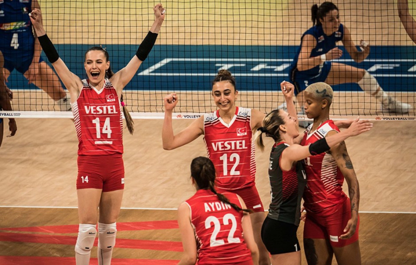 İtalya'yı yenen Filenin Sultanları yarı finalde