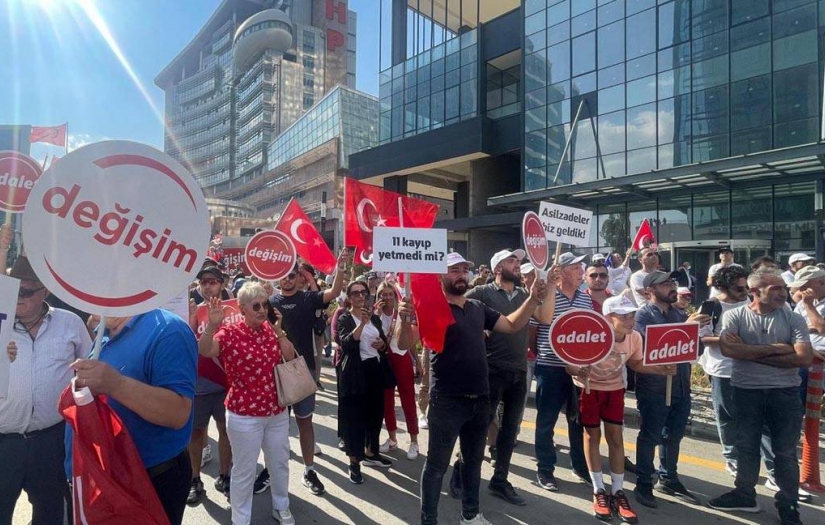 Tanju Özcan CHP Genel Merkezi önüne geldi