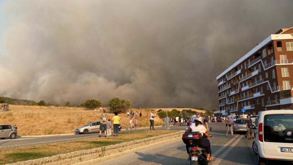 Çanakkale’deki yangın yüzünden altı köy tahliye edildi