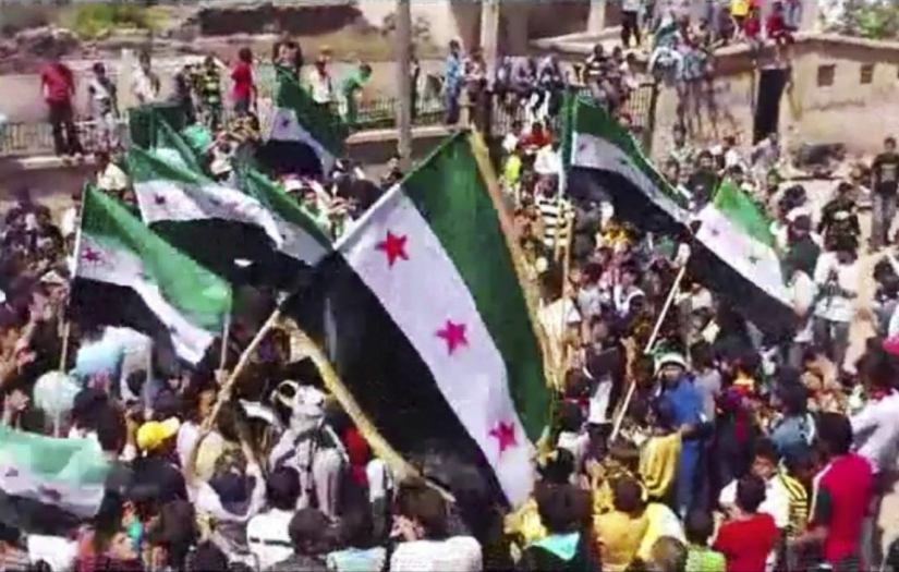 Suriye yine karışıyor: Ordu ülkenin güneyindeki Dera'da göstericilere ateş açtı