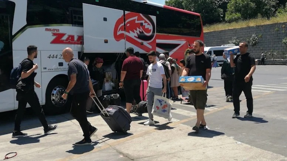 Üniversiteliler bir aylık burslarıyla memleketlerine gidip dönemiyor