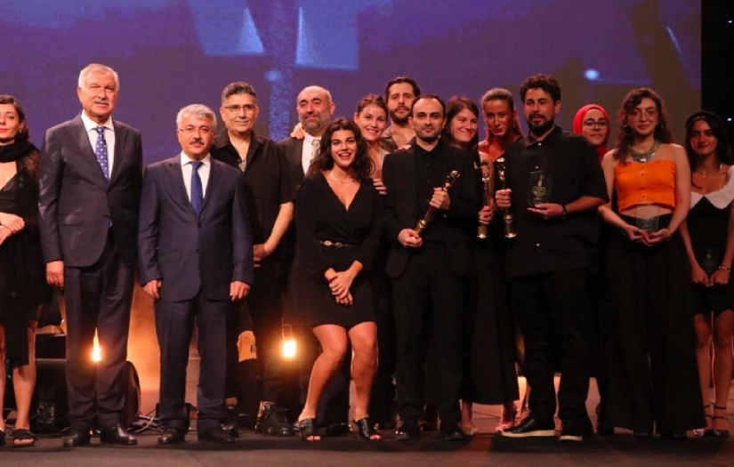 30. Altın Koza'da ödüller sahiplerini buldu | En İyi Film ödülü, Sanki Her Şey Biraz Felaket'in oldu