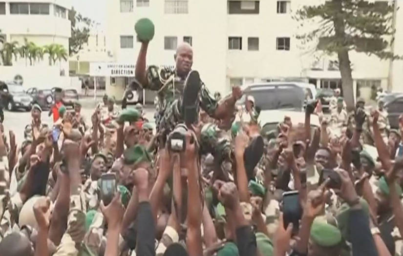 Afrika’daki darbelerin ardında Fransa'yı arayın