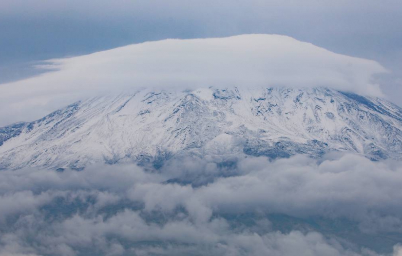 Ağrı Dağı'na Yılın İlk Karı Yağdı